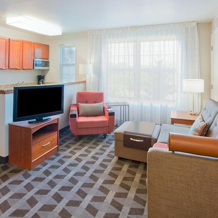 Towneplace Suites By Marriott Detroit Livonia Exterior photo