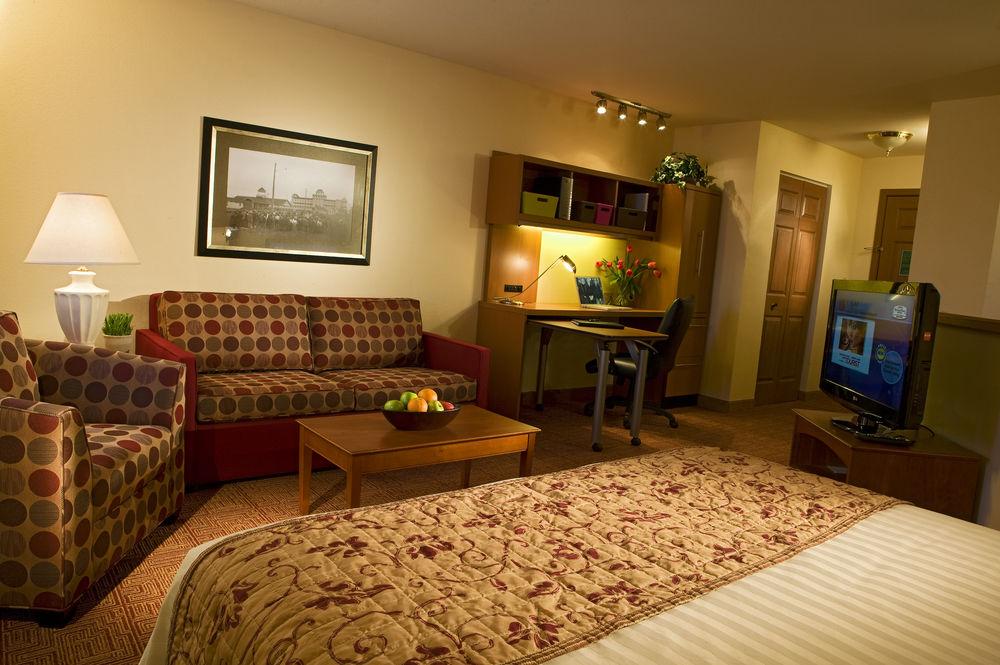 Towneplace Suites By Marriott Detroit Livonia Exterior photo