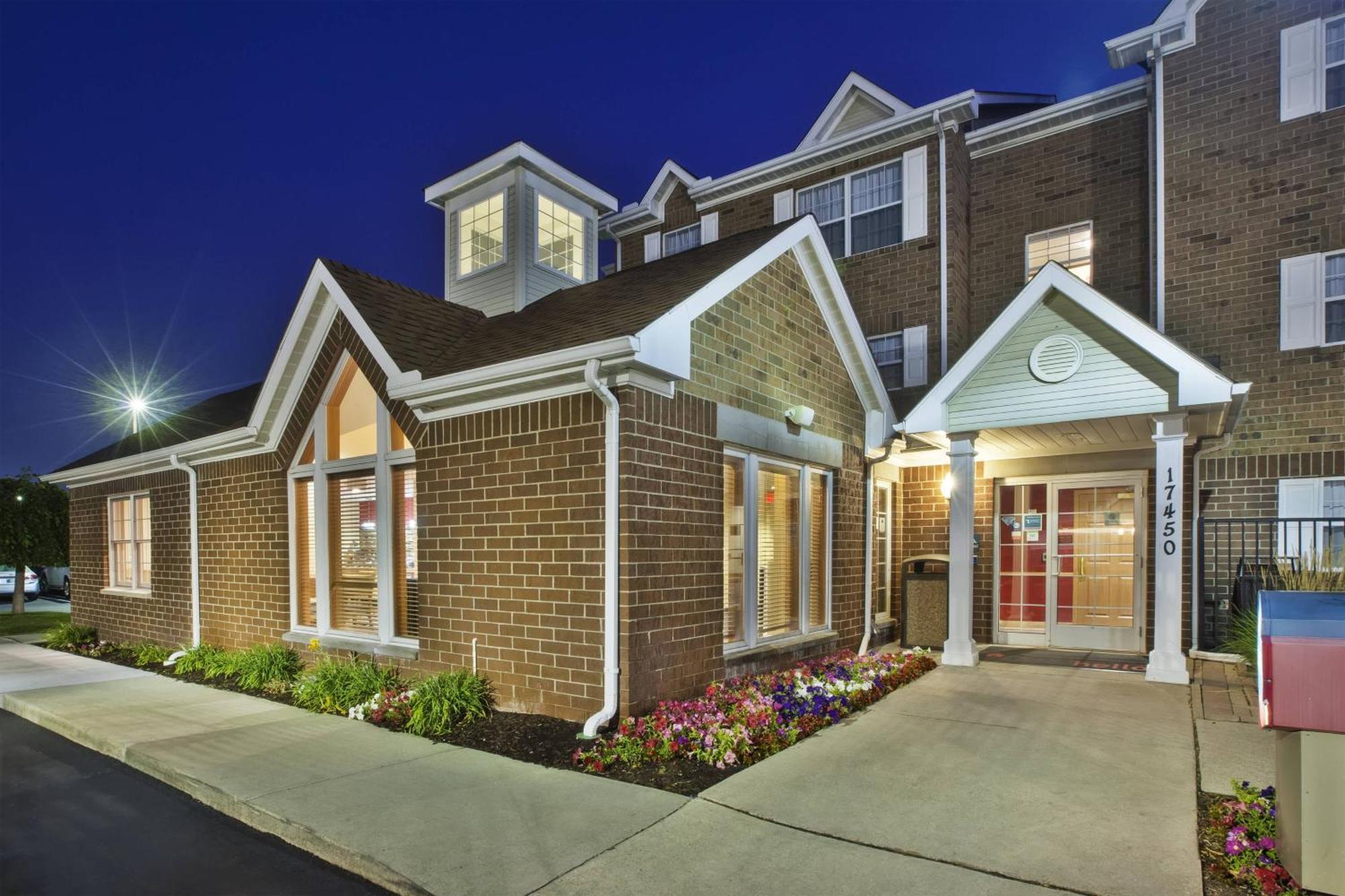 Towneplace Suites By Marriott Detroit Livonia Exterior photo